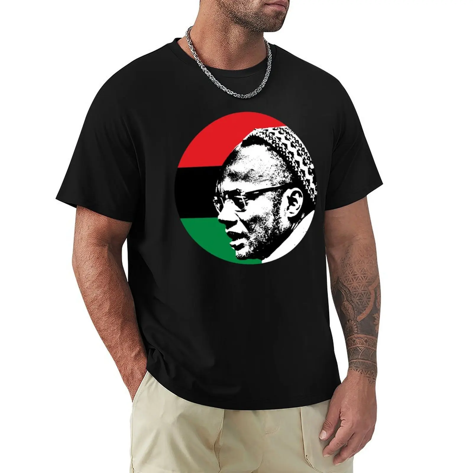 Футболка Amilcar Cabral, однотонная, с коротким рукавом.