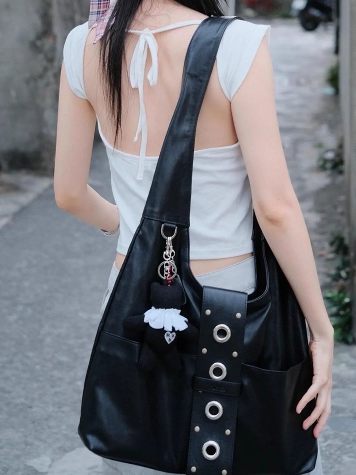 

Ретро-пунк сумка-тоут Hieta Commuter Bag большой вместимости, женская сумка через плечо с заклепками, корейская сумка-кроссбоди, сумка-тоут в корейском стиле