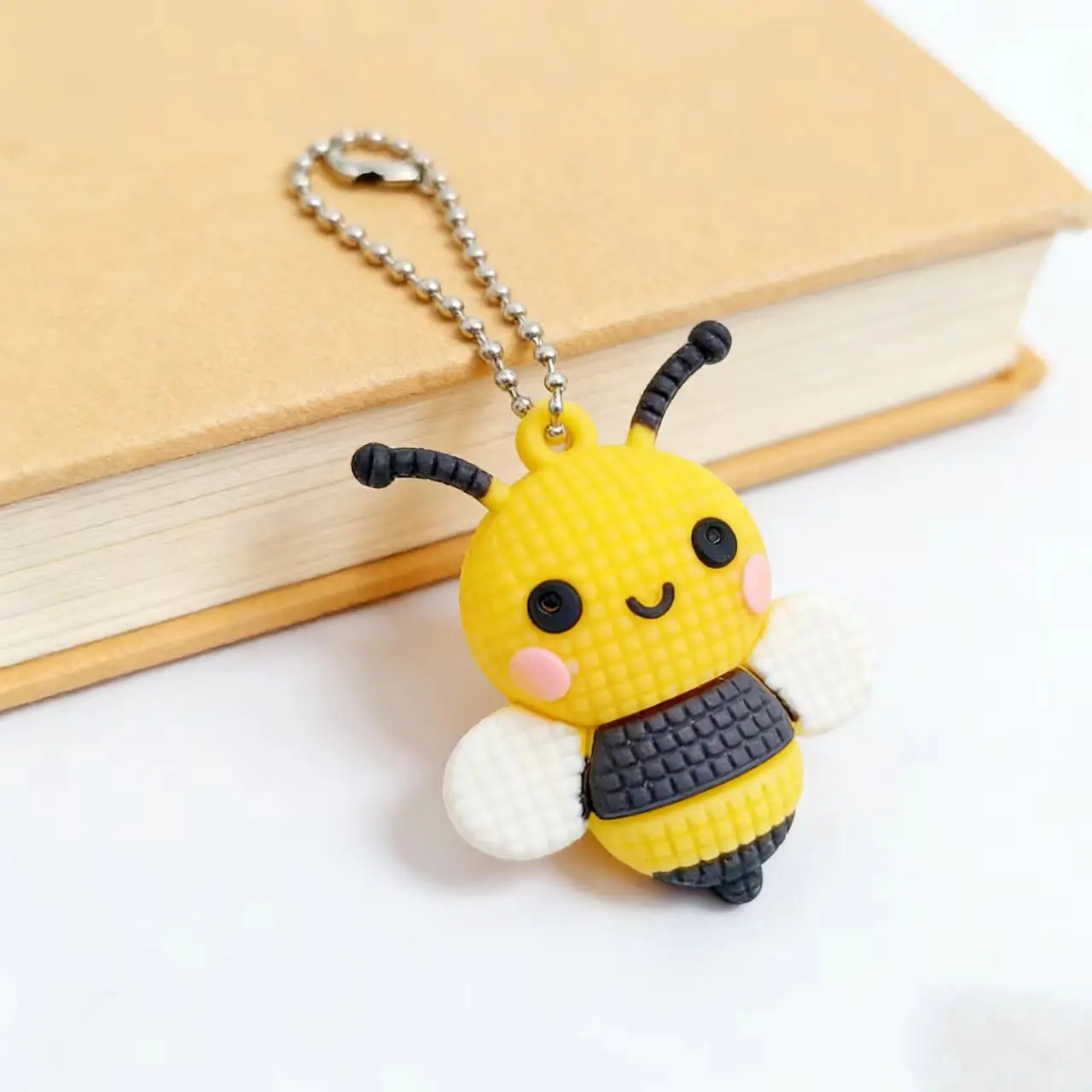 Cartoon Bee Keychain Creative Pvc Animal Knitted Pattern Key Chain Children\'s Backpack Decoration Pendant