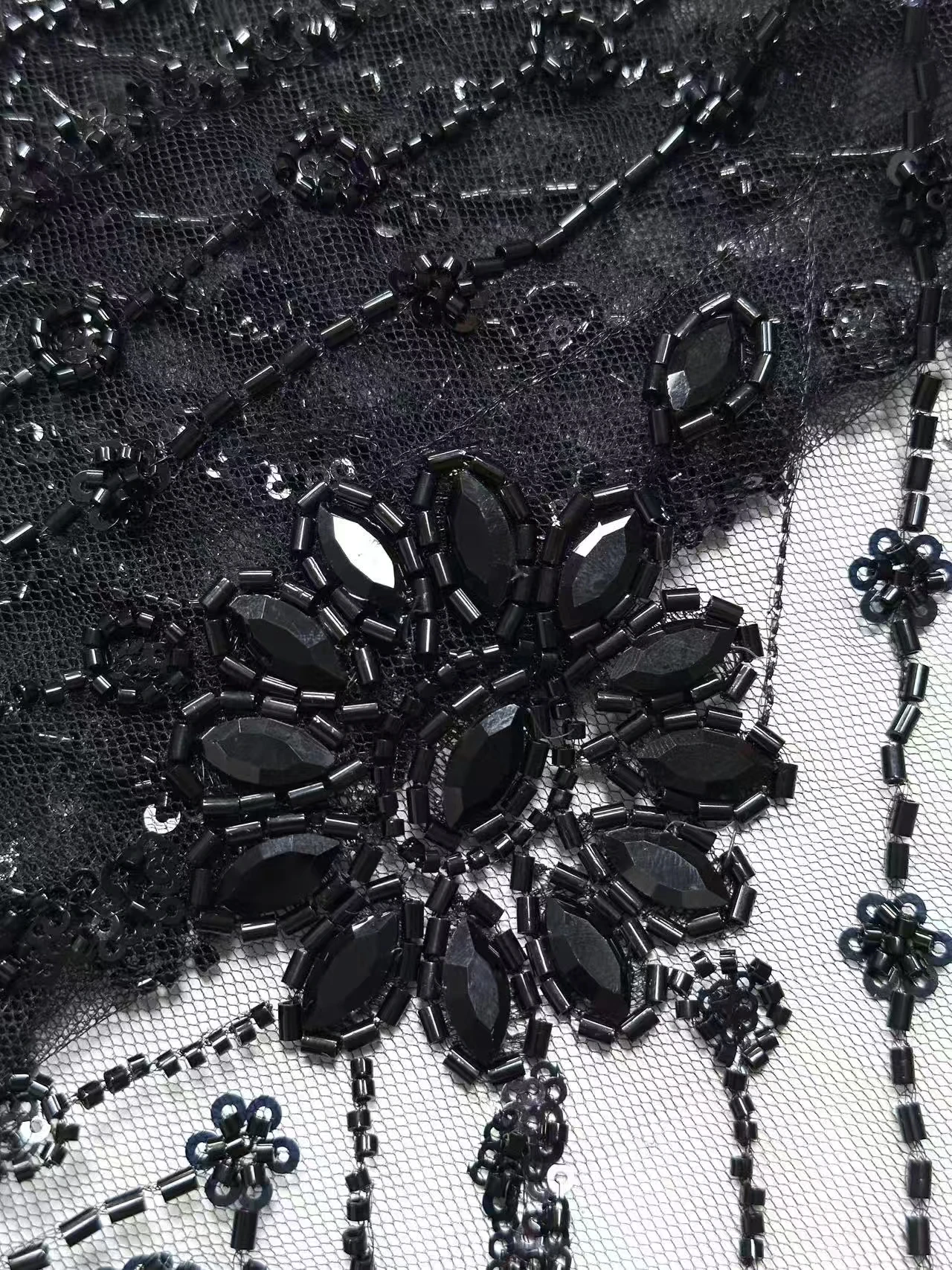 2026 Nigerian Sequined Mesh Lace Fabric Luxury African Handcrafted Heavy Beaded Lace Fabric Women's Party Wedding Gown 1958