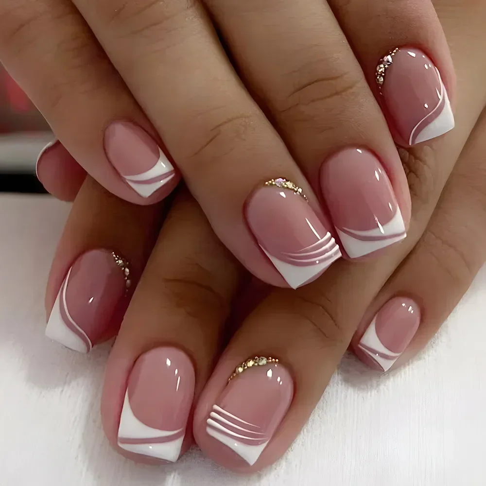 

24PCS Shiny Pearl Wearable False Nails Short Square Fake Nail Simple Press on Nails Detachable Full Cover Nail Tips With Glue