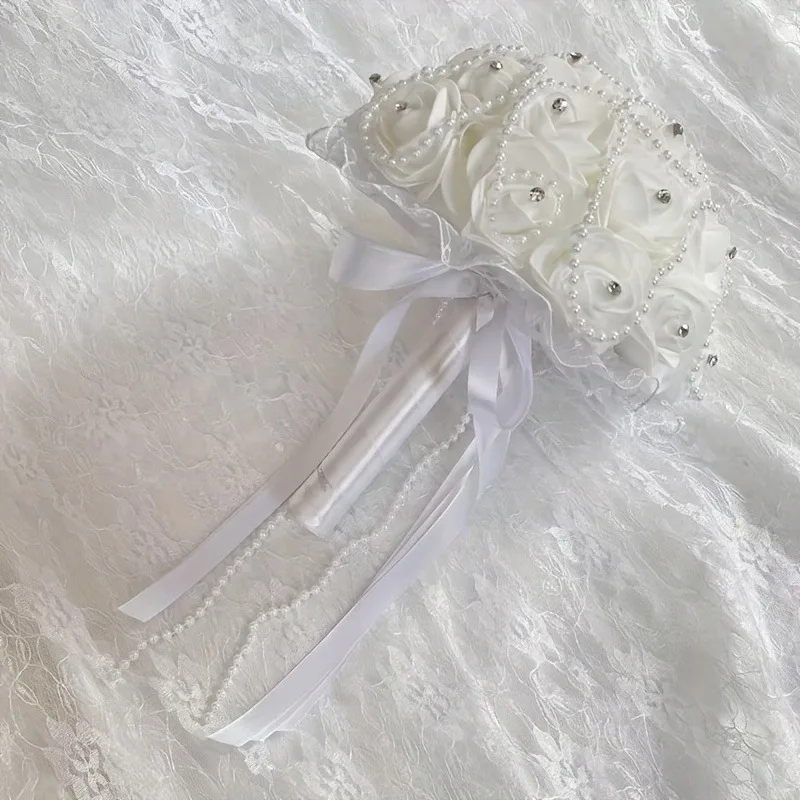 Bride's wedding bouquet, romantic floral design suitable for various wedding styles, light and elegant, a moment of happiness