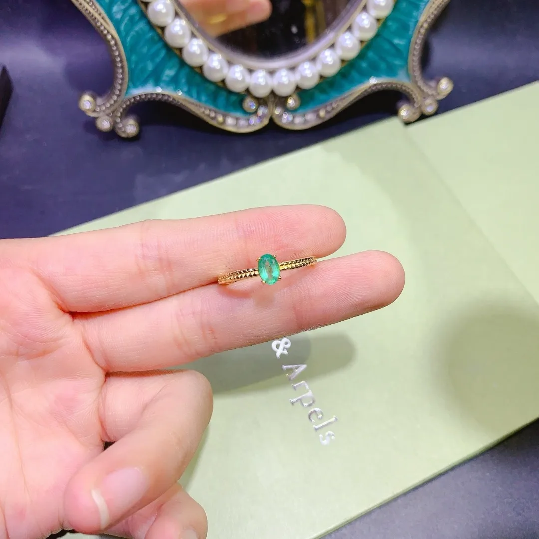 

Элегантное женское кольцо с натуральным изумрудом и стерлингового серебра S925, этот яркий зеленый камень, улучшает ваш изящный стиль