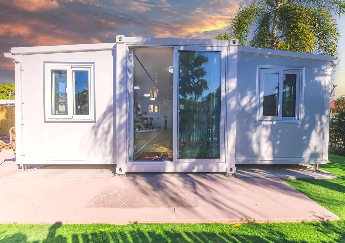 Luxury Waterproof Container House Expandable Prefab Foldable 40ft Steel Structure Mobile House Tiny Home