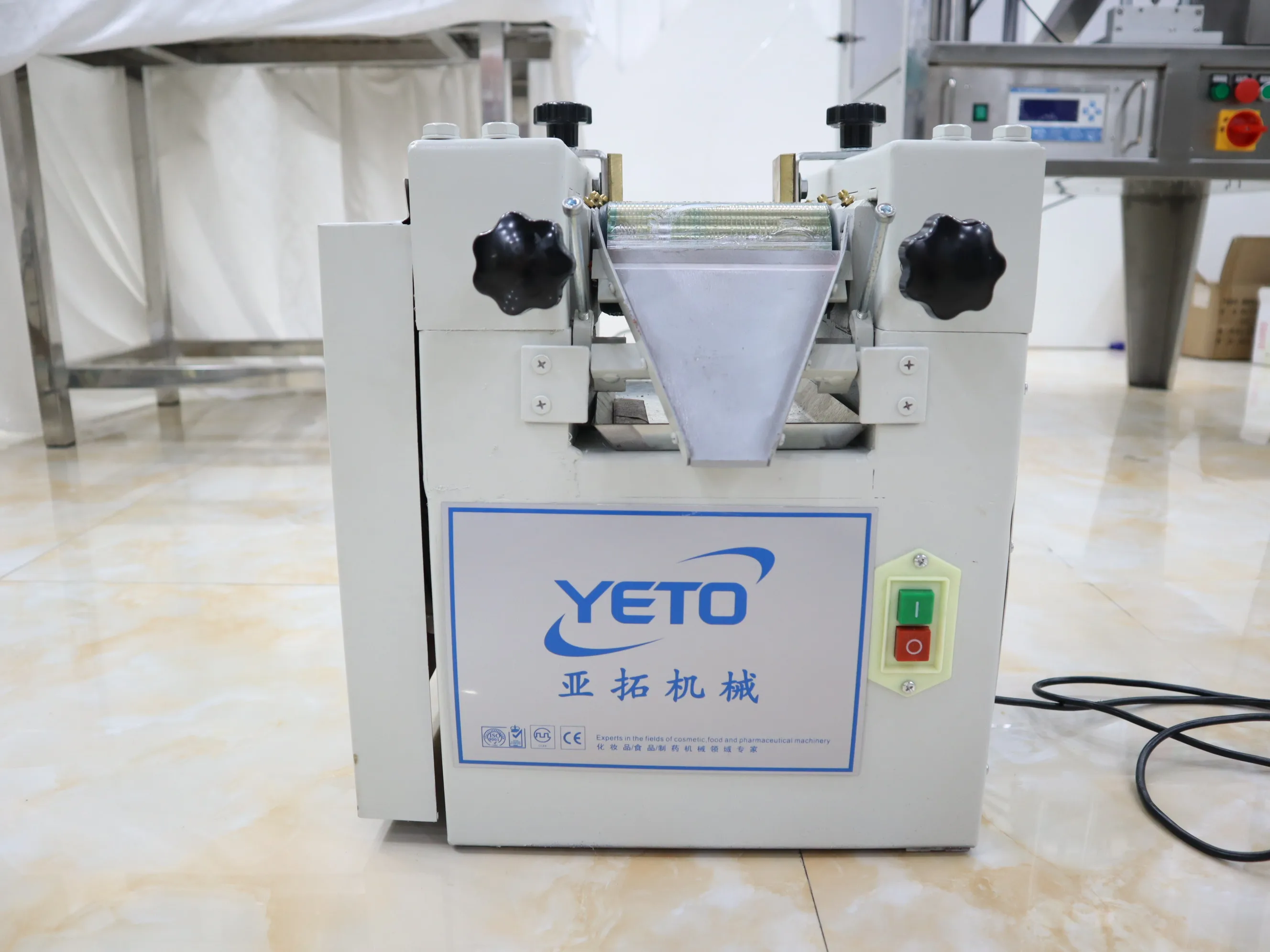 Yeto Factory Price High Quality Three Rollers Eco-Friendly  Powder Grinding Machine Soap Lipstick Mill 550W 8-15kg/h