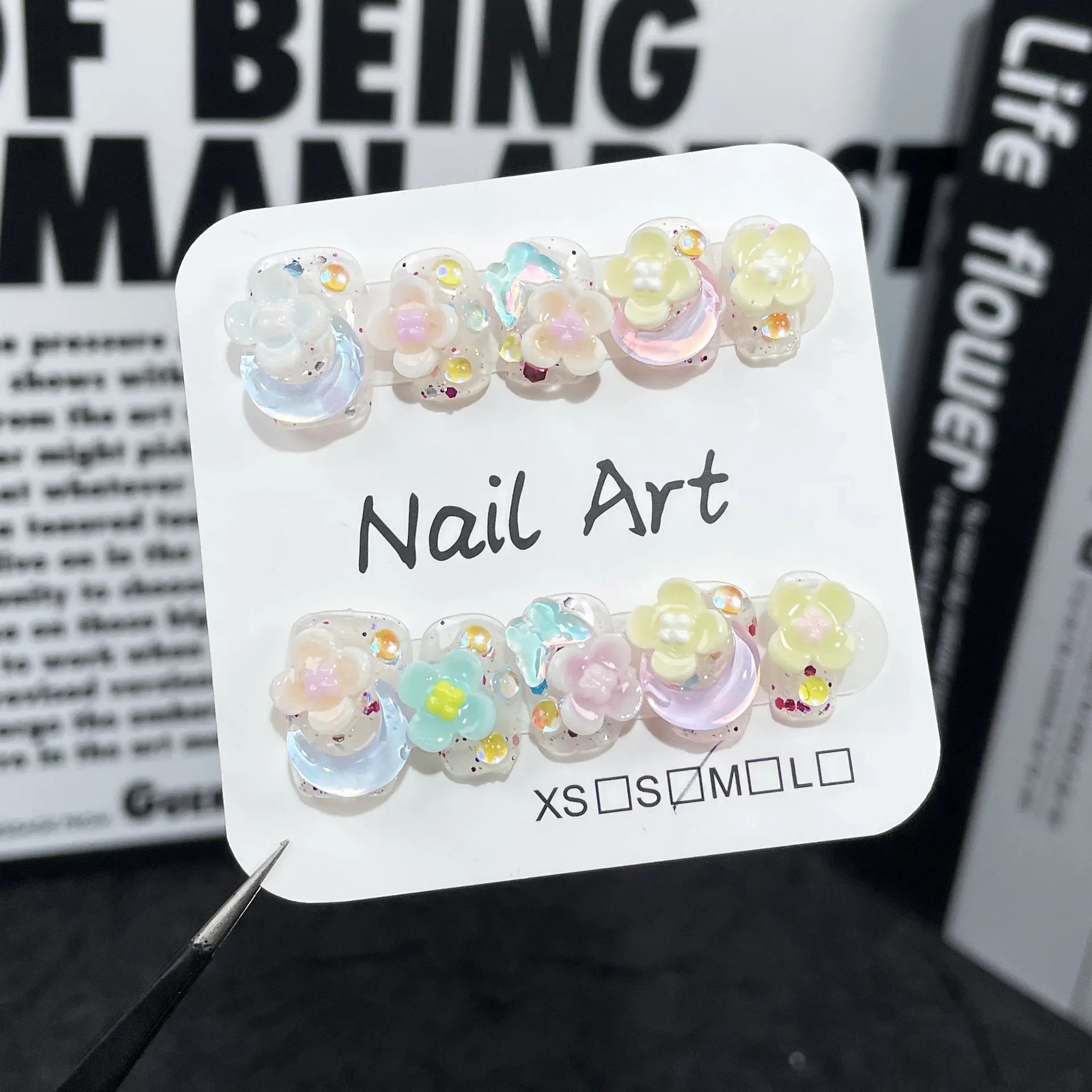 

10pcs High-End Macaron Short Square Fake Nails - Handmade Glossy Press-On Nails with 3D Flowers & Moon Designs for Wedding Party