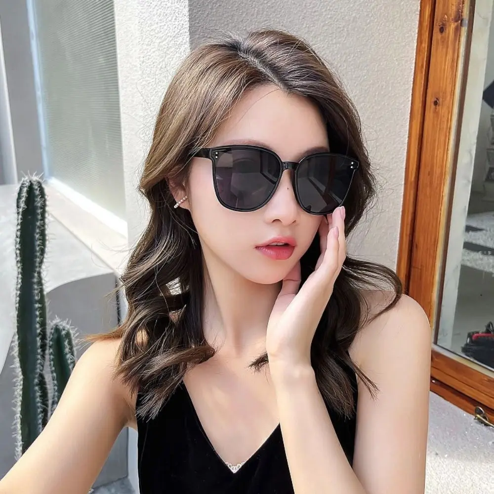 Trendy Unisex Square Frame Sunglasses Fashionable UV400 Protection Stylish Sunglasses Eyewear Perfect for Daily and Photography