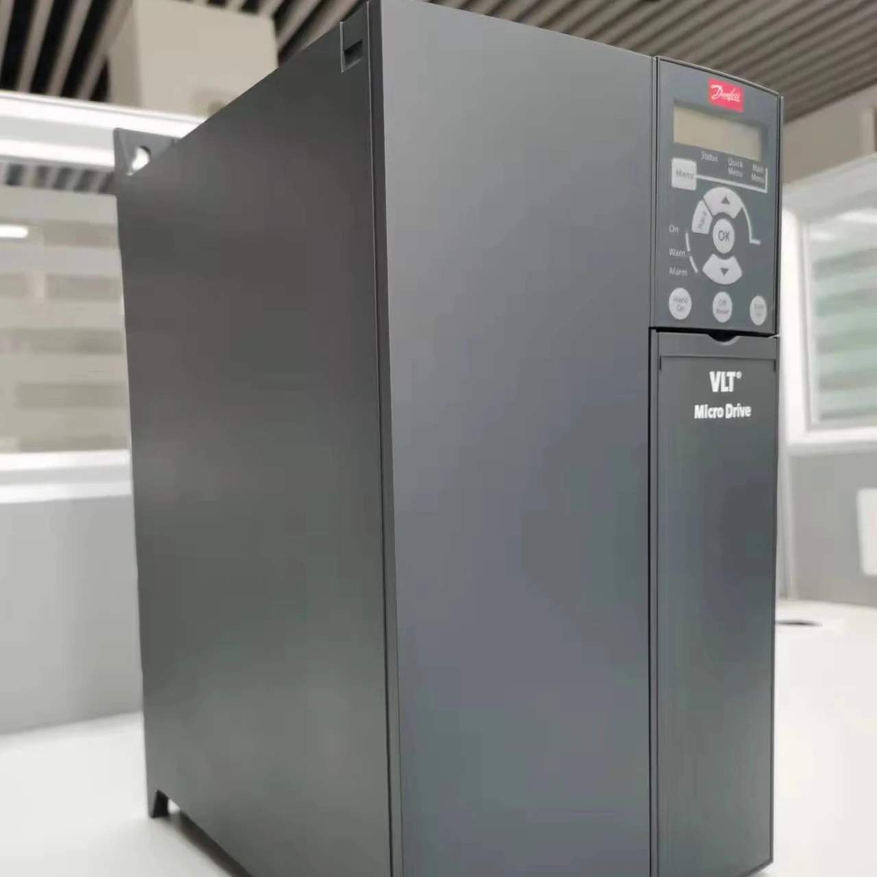 

VFD VLT FC 51 22KW IP20 VLT FC51 132F0061 FC 51 Micro 22kW 400V 3ph AC Inverter Drive