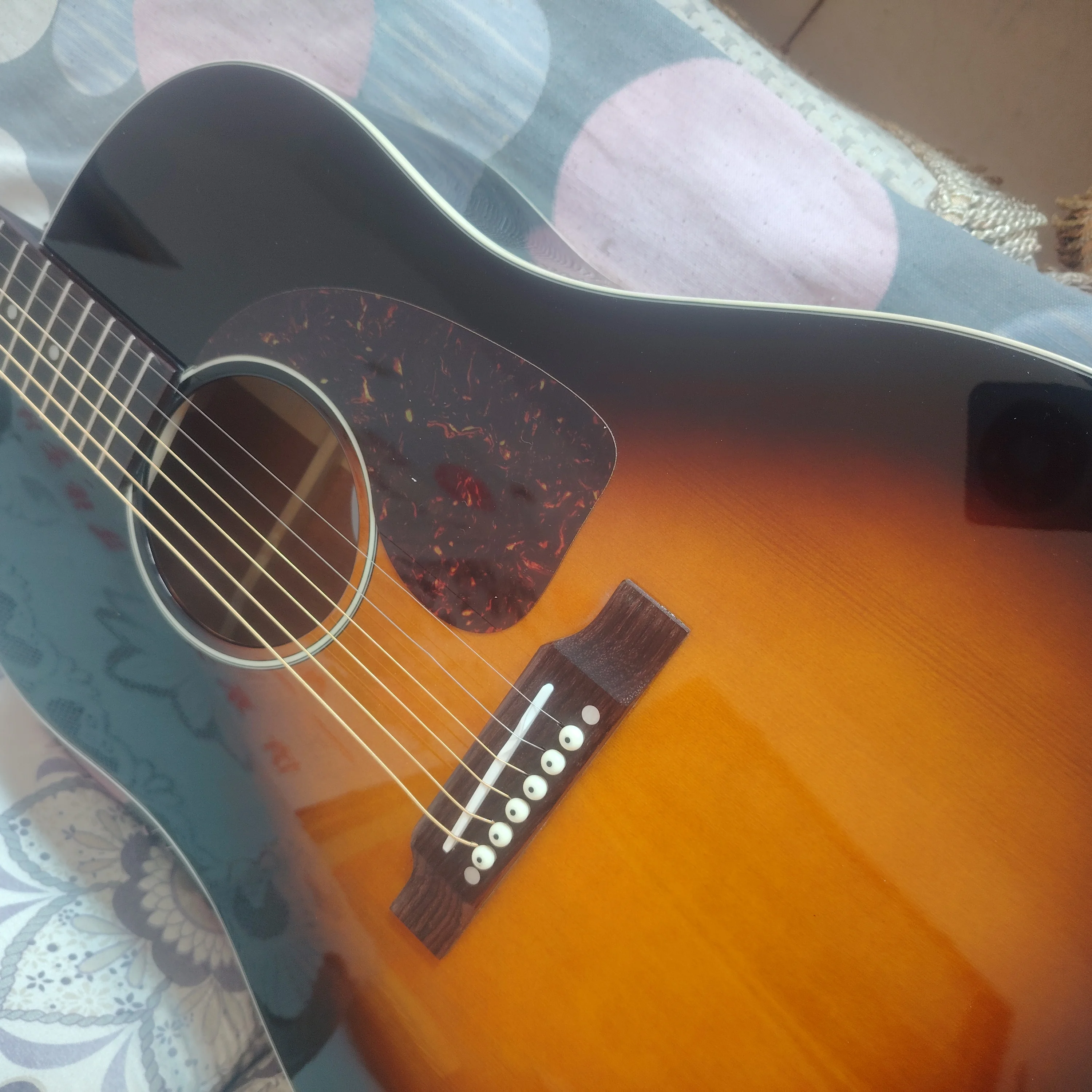 Guitarra folk J-45VS de alta calidad de 41 pulgadas, tapa de abeto macizo, diapasón de caoba, envío desde almacén local en los Estados Unidos