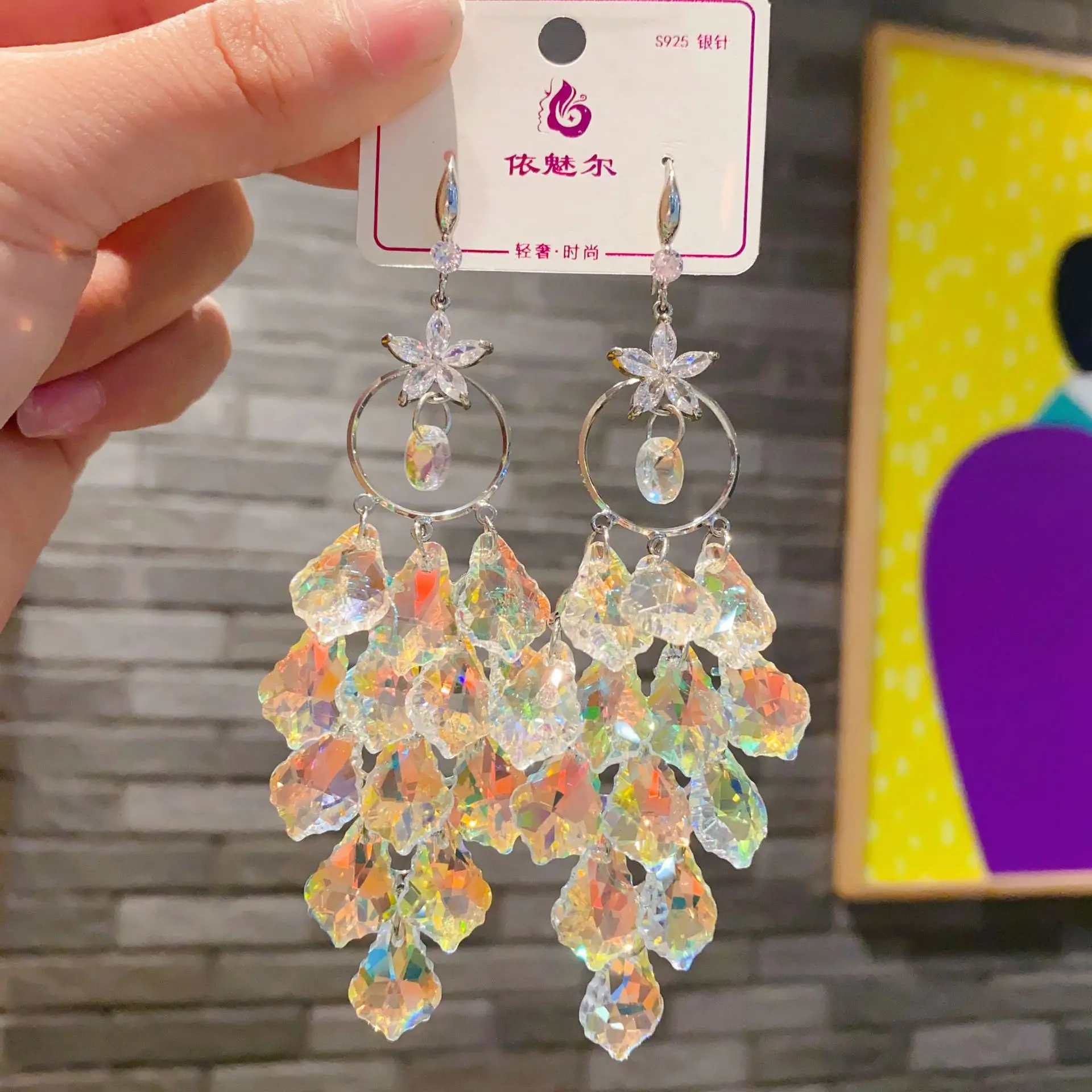Crystal fringed earrings temperament long Korean version Internet celebrity personality ear hook high-end sense light luxury fri