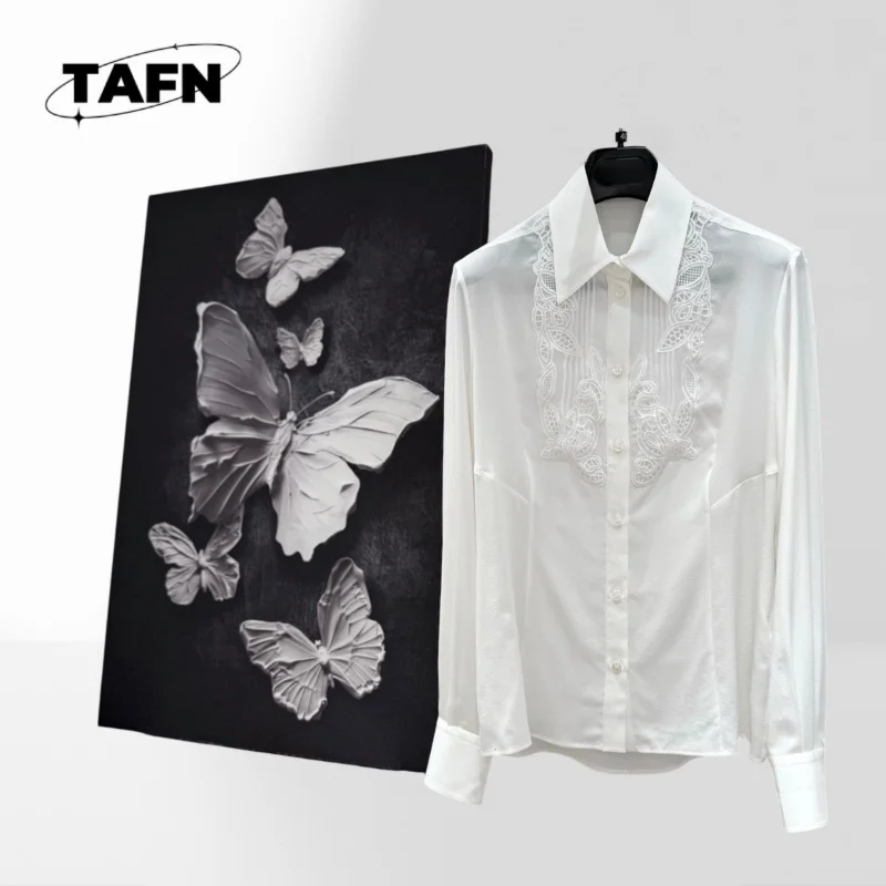 High Street Mooie, bijpassende sierlijke High Street Comfortabele driedimensionale geborduurde kanten zijden overhemd Nieuw 3021