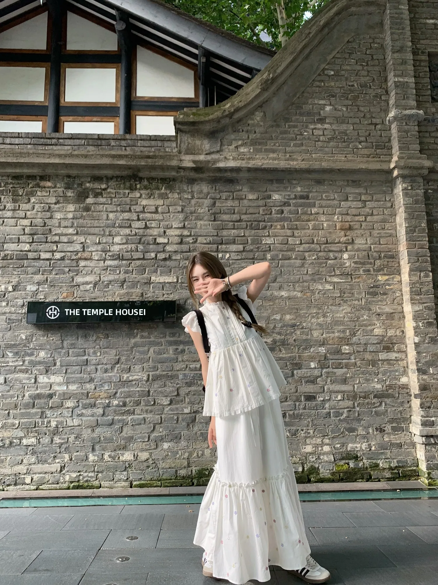 

Комплект для балета и отдыха с обильной вышивкой: свободный крой, юбка с расклешенным подолом, комплект из двух предметов, круглый вырез, рукава-фонарики