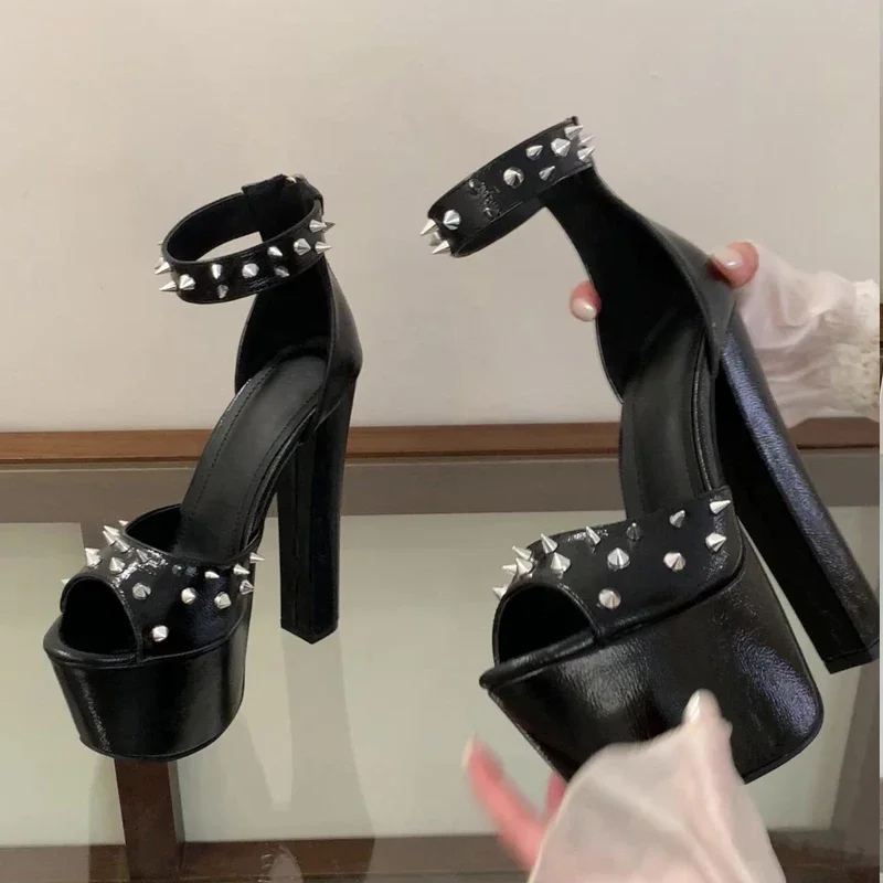 

Aneikeh/панк-модные толстые высокие сандалии с заклепками и открытым носком, женская обувь на очень высокой платформе с молнией сзади, обувь для ночного клуба, банкета и вечеринки