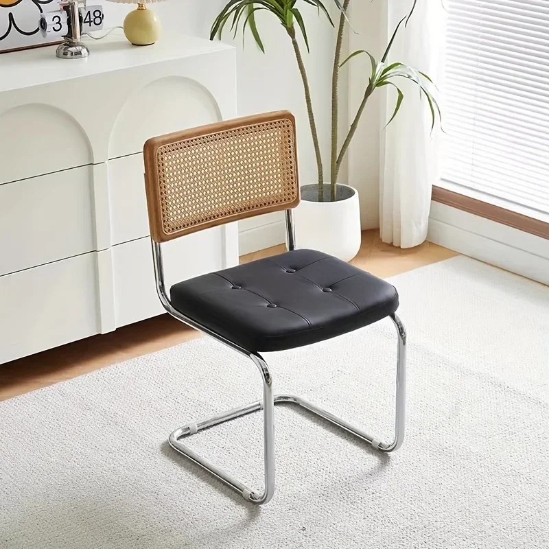 كرسي طعام على الطراز الشمالي - وسادة من الجلد الصناعي، إطار معدني مطلي بالكهرباء، كرسي مريح ومتين لغرفة الطعام