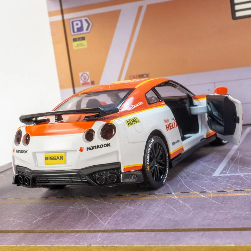 Nissan GTR-Modelo de carro de brinquedo fundido para crianças, liga, som e luz, colecionáveis, presente de aniversário, 1:32, 2020