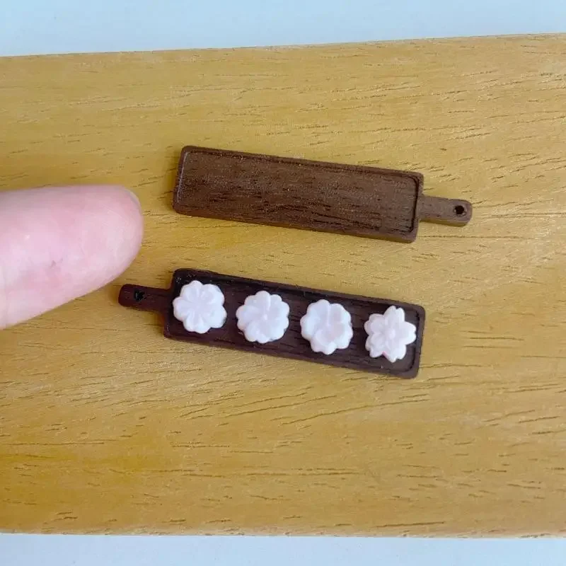 1 Zestaw Miniaturowych Akcesoriów do Domku dla Lalek - Różowe Lodki Truskawkowe, Model Jedzenia, Dekoracja Domku dla Lalek, Zabawki do Udawania dla Dzieci, Prezent