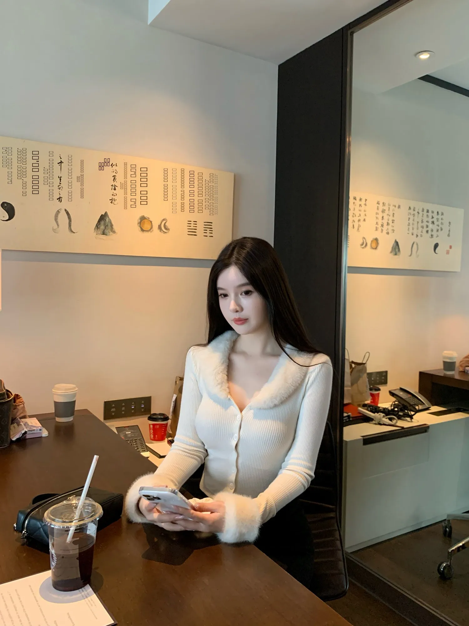 

Мягкий вязаный свитер с длинным рукавом и V-образным вырезом, облегающий, из коллекции Pure Desire, базовый слой, от люксового бренда Swan для женщин