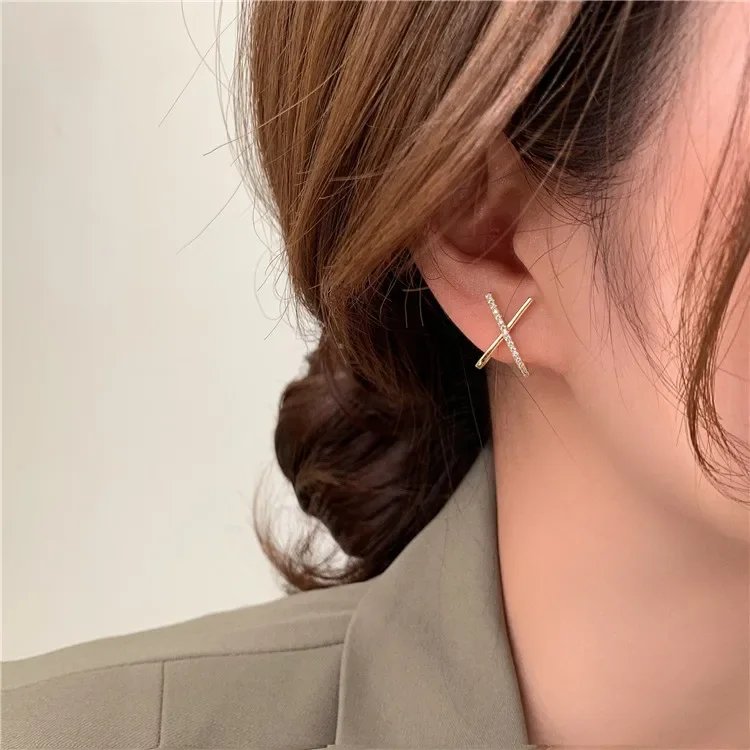 Korea's best selling fashion jewelry simple cross-cut copper inlaid zircon earrings temperament women's daily all-match earring