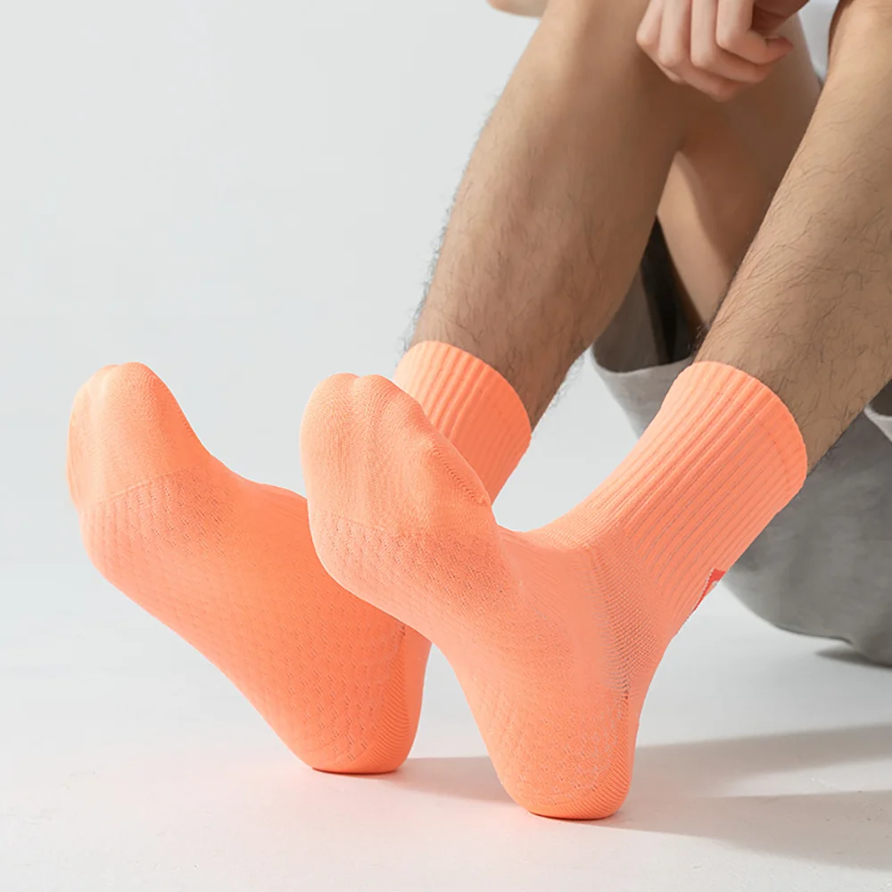 

Sports Socks Breathable Mid Tube Run Socks Massage Bottom Sweat Absorbing High Elasticity Sports Socks Shock Absorption