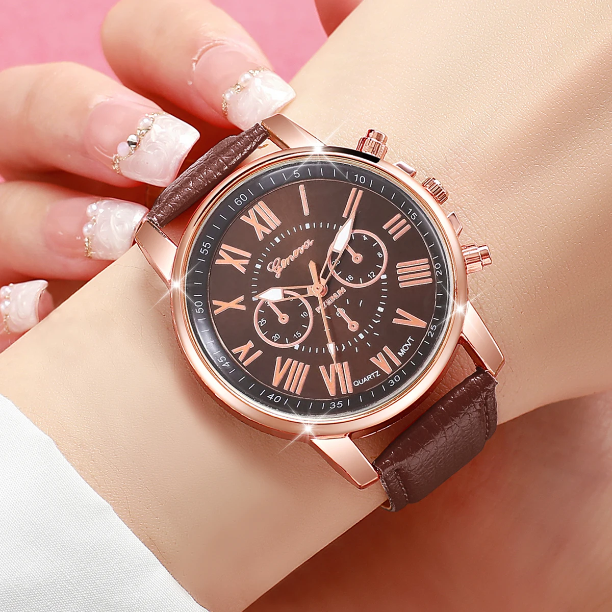 7PCS Women Watches Fashion Roma Dial Quartz Watch Casual Leather Band Ladies Wrist Watch Clock（Without Box）