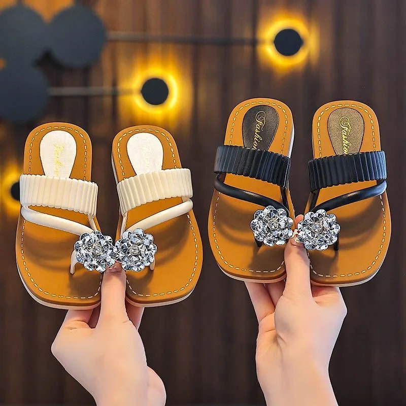 

Самые продаваемые детские тапочки летом — стильные, утолщенные, простые, без запаха, противоскользящие, мягкие и удобные.