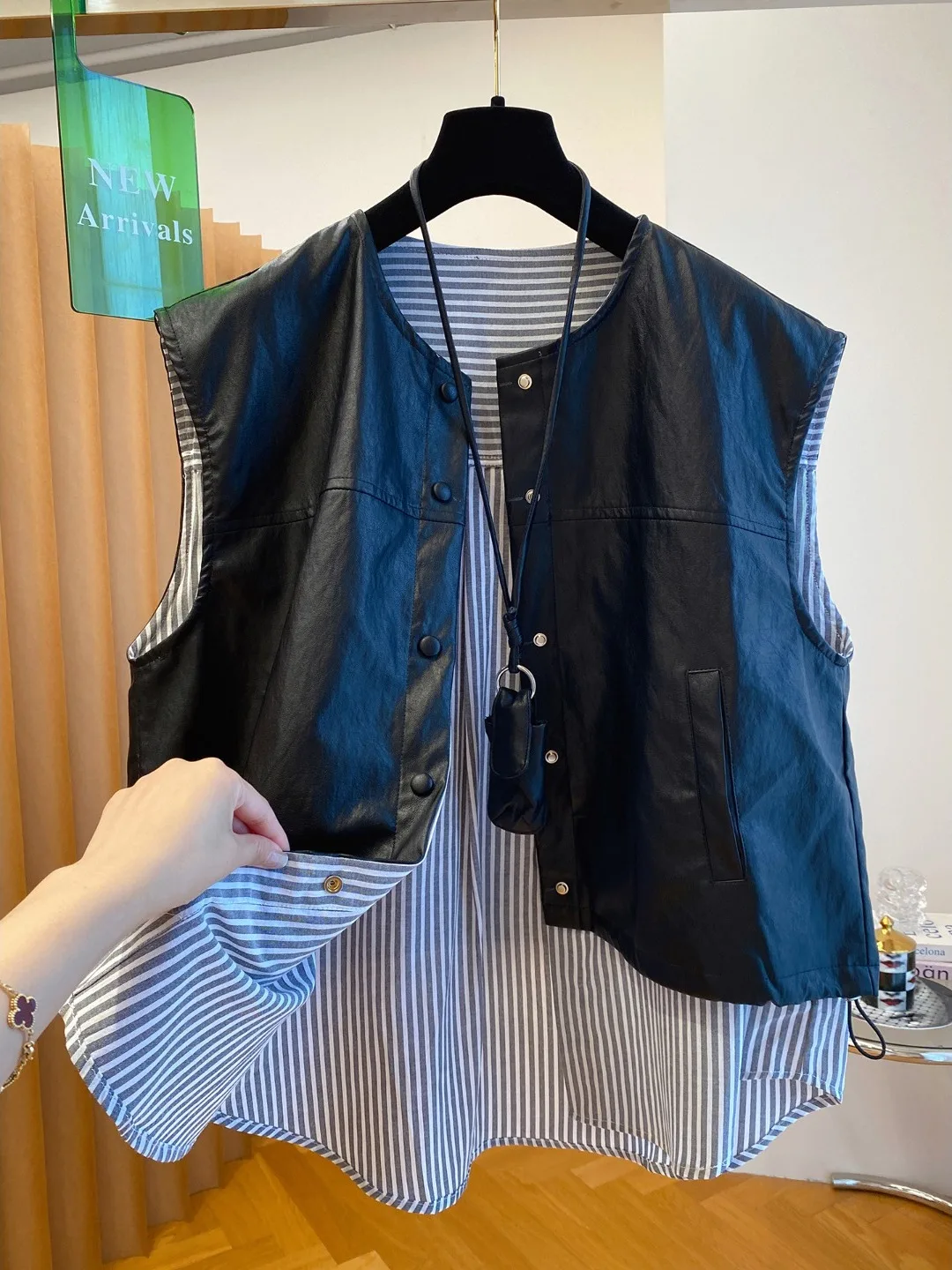 

Women's Loose Casual PU Leather Vest Spring Autumn High Sensation Striped Patchwork Two-Piece Feeling Button up Top