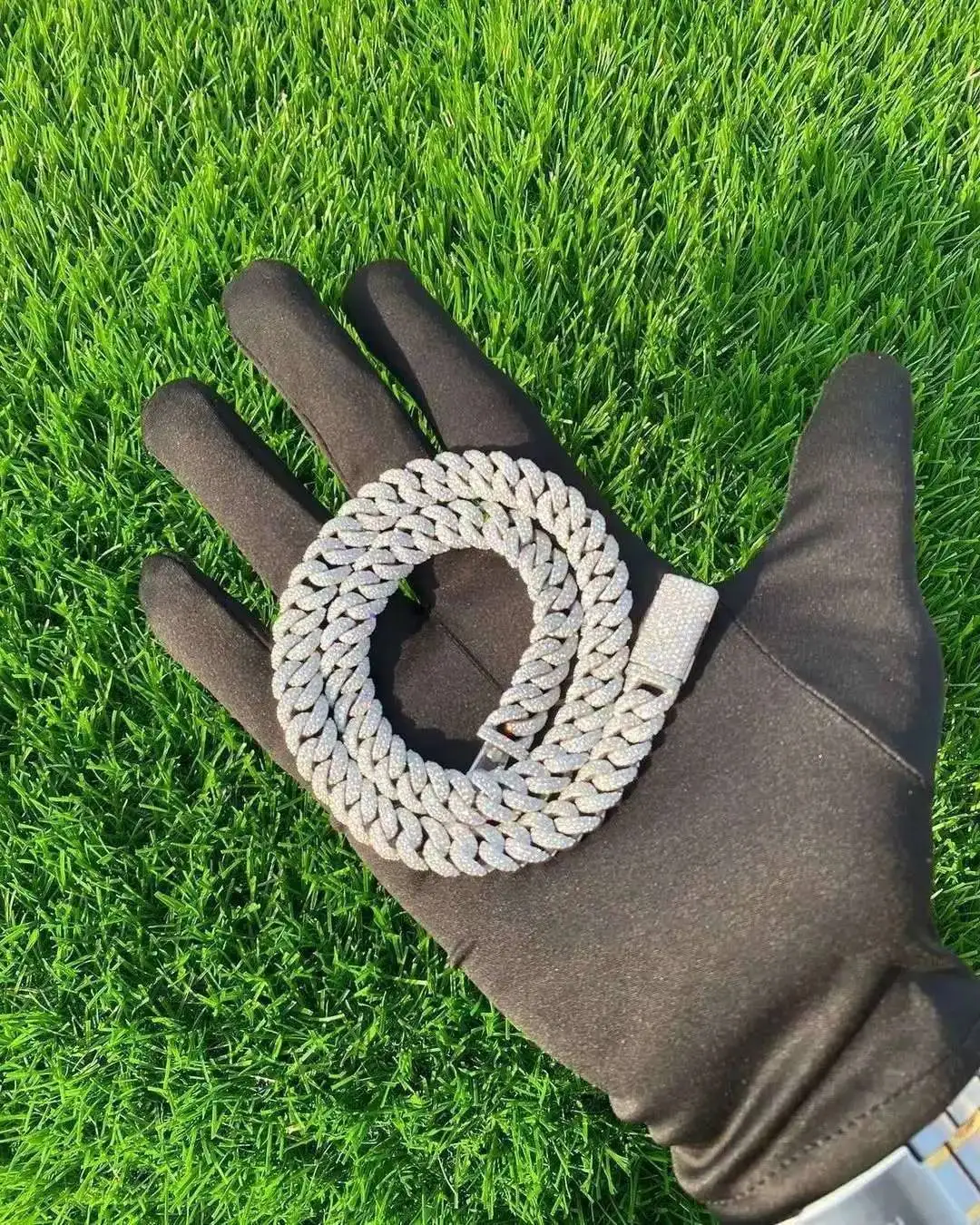 

Hiphop Miami Cuban Chain Custom Clasp Iced Out 12mm 925 Sterling Silver Hip Hop Moissanite Cuban Link Chain Necklace