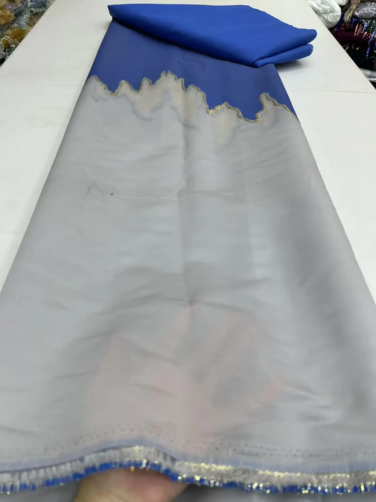 Tessuto di pizzo jacquard africano di lusso 2025 Nuovo tessuto di pizzo broccato nigeriano per abiti da donna da ballo di sera da sposa
