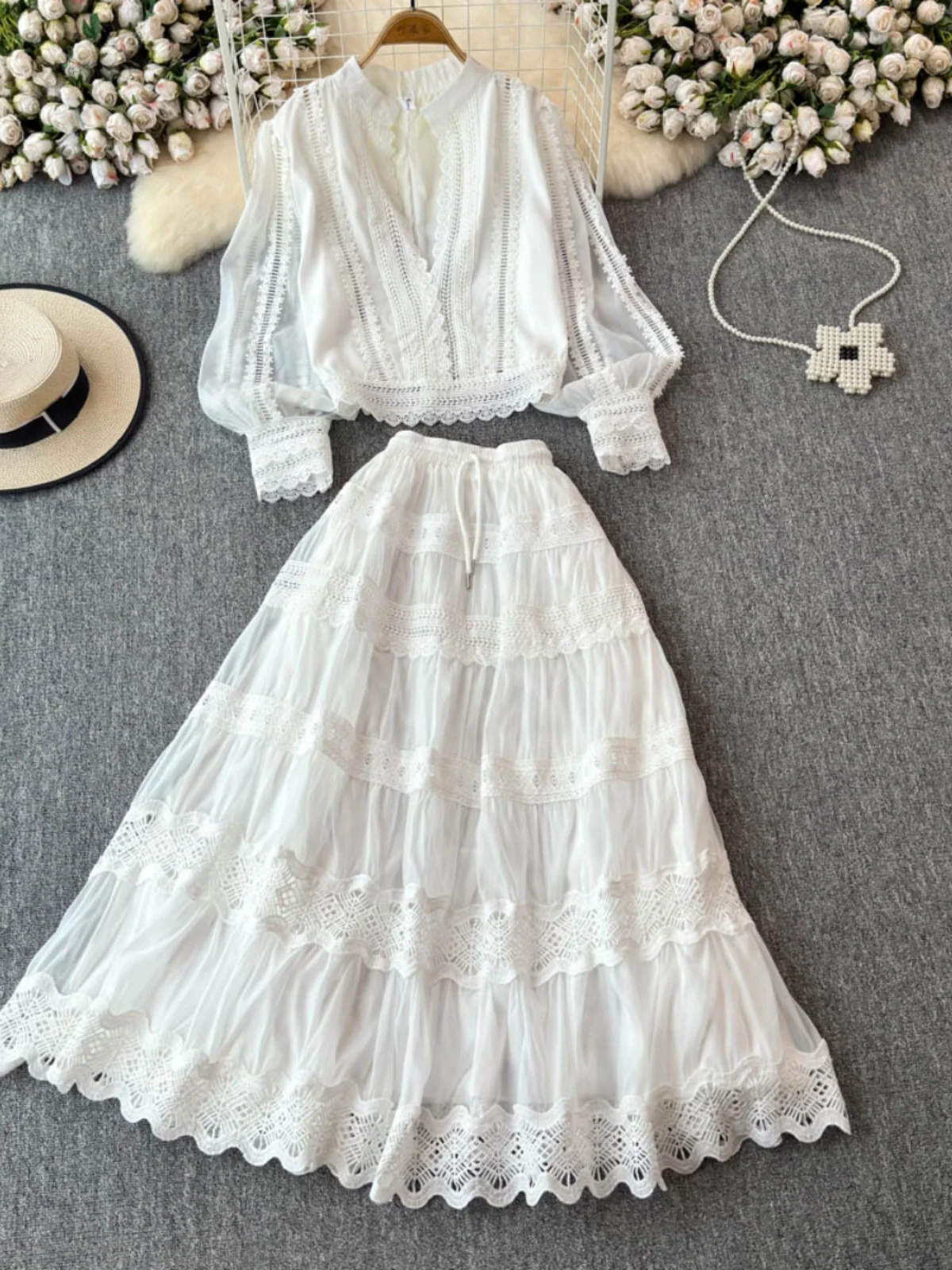 

Ele Embroidered Lace irt Lantern Sve Hollow out f Skirt Set Women's Faion High-End Feel V-Ne Long Sve Suit