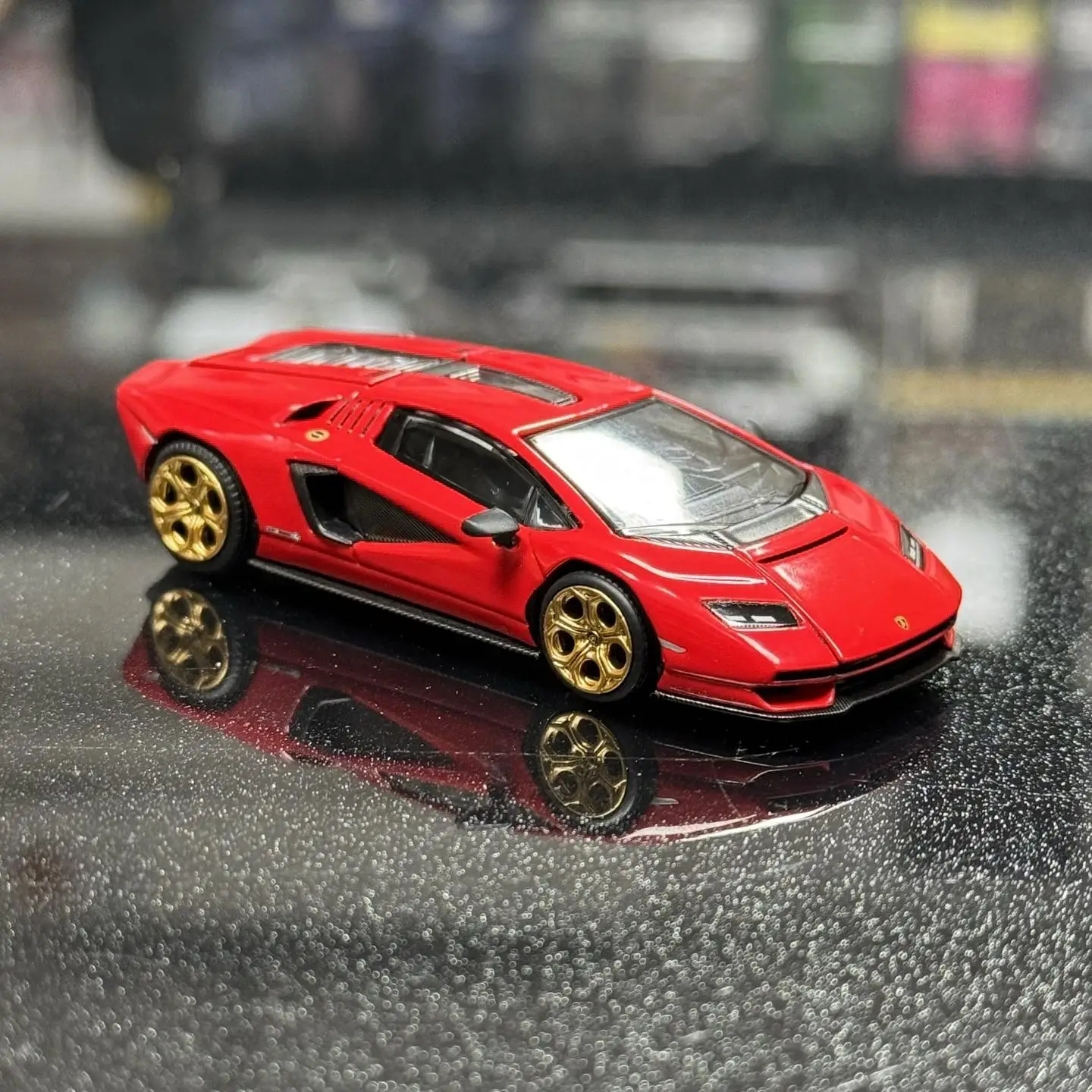 Poprace 1:64 Countach LPI800-4 metal red alloy car model
