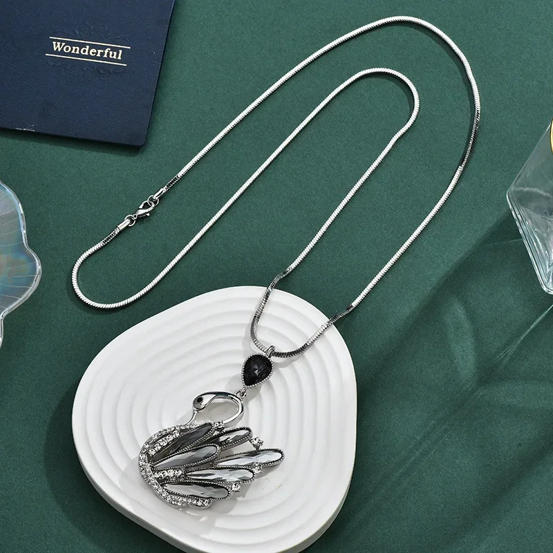 

2025 Brand-new fashionable swan sweater chain, personalized long necklace for women, crystal swan pendant