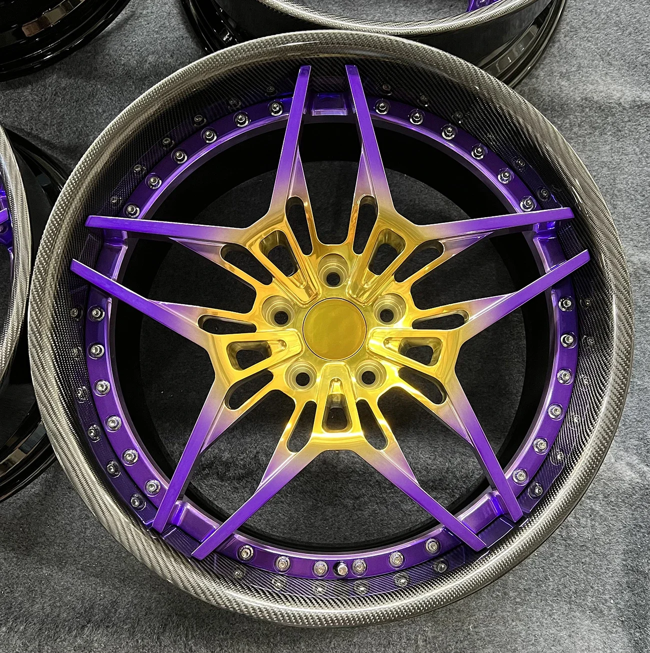 

Custom Gold Purple 18 19 20 21 22 24 Inch Custom 2- Piece Custom Carbon Fiber Wheels for Bmw 5x112 Sport Passenger Car Wheels