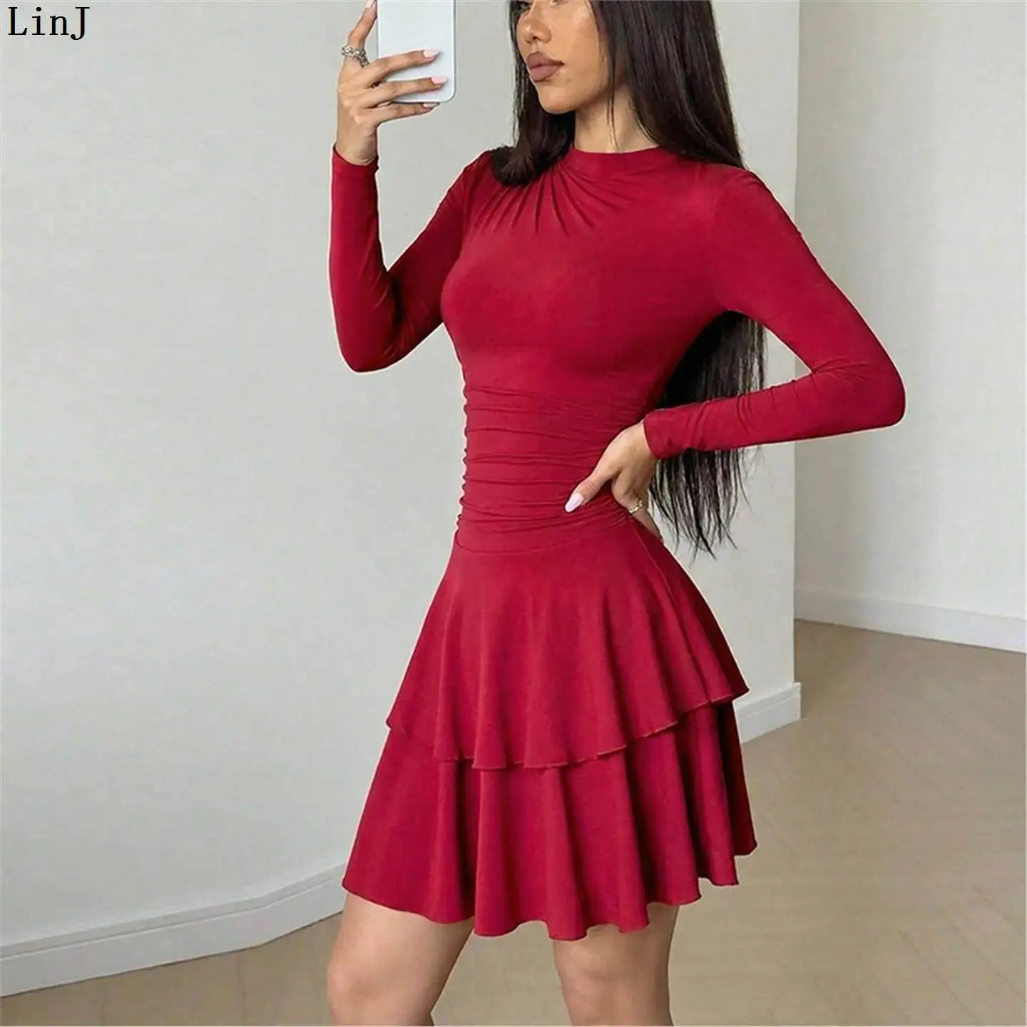 

Женское платье с длинным рукавом и рюшами, приталенное, в европейском стиле, со средней талией, из других тканей, из других материалов, из других видов ткани.