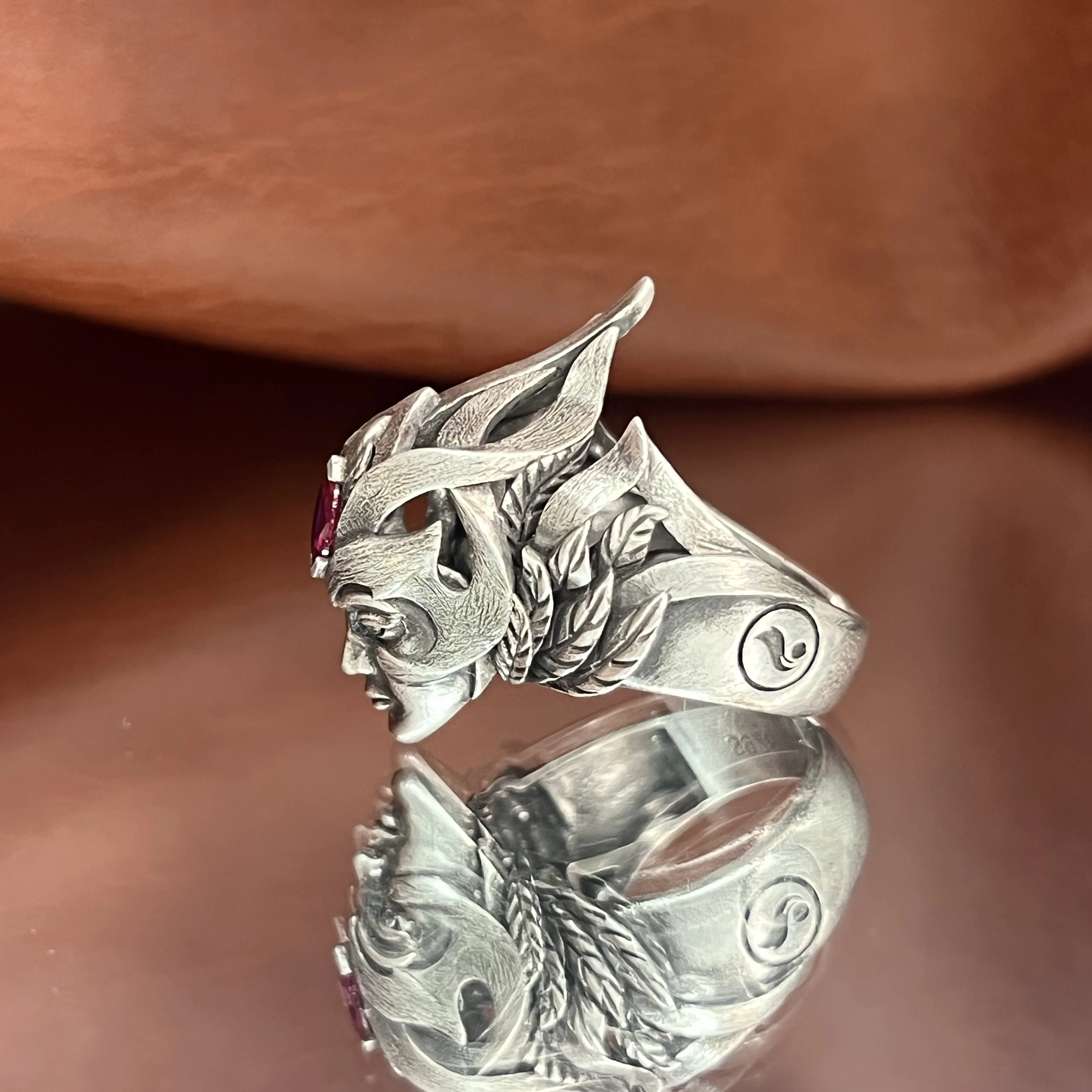 Drahtziehverfahren aus S925-Silber, eingelegter Medusa-Ring im Vintage- und Retro-Stil