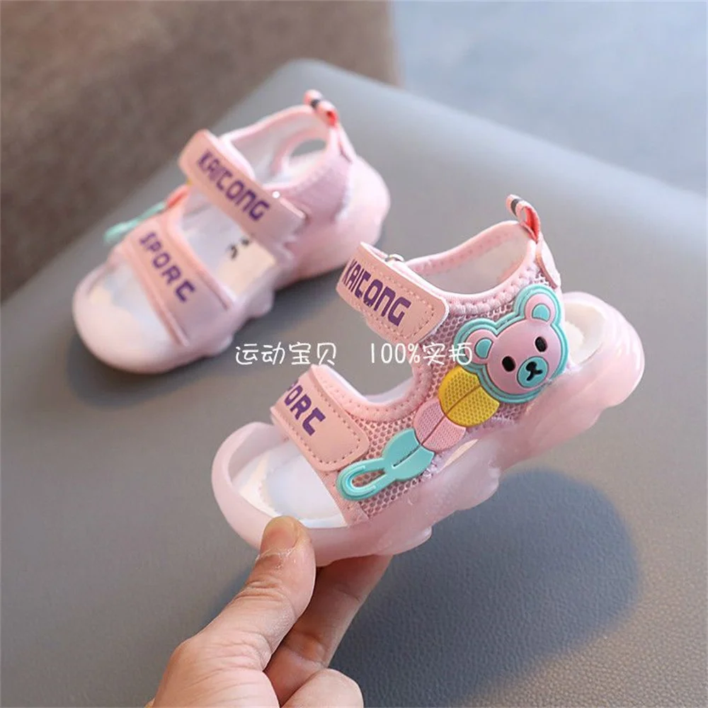 

New children's light shoes boys and girls summer sandals beach shoes light light non-slip baby soft sole baotou walking shoes