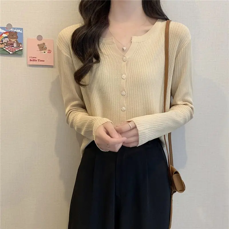 

Women's Autumn New Thin Sunscreen Cardigan Knitted Short Long-sleeved Sweater Jacket Top