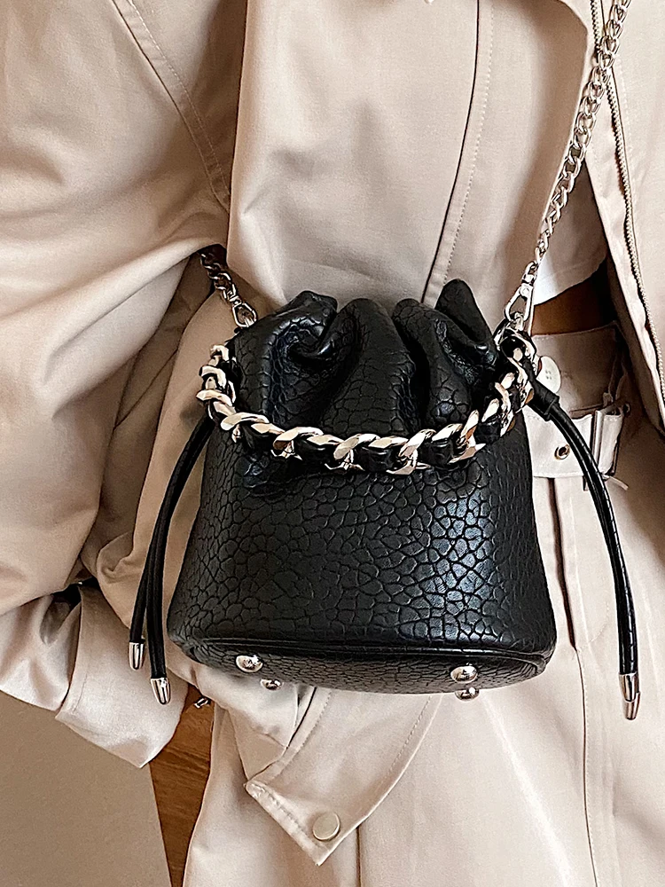 Fashion Chains Handle Bucket Bags 2023 New Popular Pu Leather Drawstring Single Shoulder Bag Versatile Women Crossbody Bag