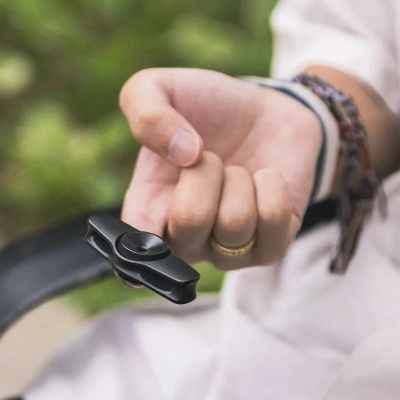 OumuaEDC Hollow Ergonomic Mechanical Metal Two-page Fingertip Gyroscope Decompression Toy