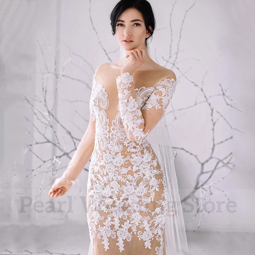 Charmante robe de mariée sirène champagne avec appliques blanches, longueur au sol, manches longues, encolure dégagée, dos nu, patients, église, quoi que ce soit