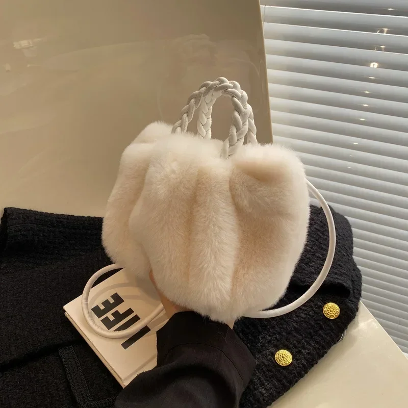 

Hot Sale Of The Season Plush Cloud Bucket Bag Large Capacity Autumn Winter Handbag Soft Fur Crossbody Bag Trendy Sensation Fashi