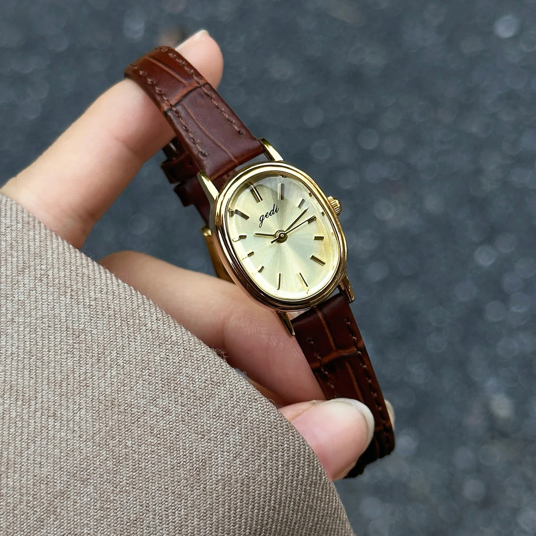 Small Oval Dial Waterproof Women Watch Quartz Slim Leather Strap Vintage Ladies Wristwatch Delicate Casual Daily Reloj Mujer