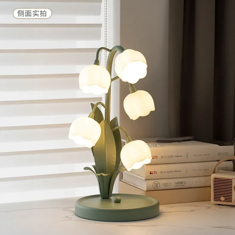 

Floral bedside table lamp, ambient light, bedroom ins style, American countryside nostalgia, internet famous decorative night