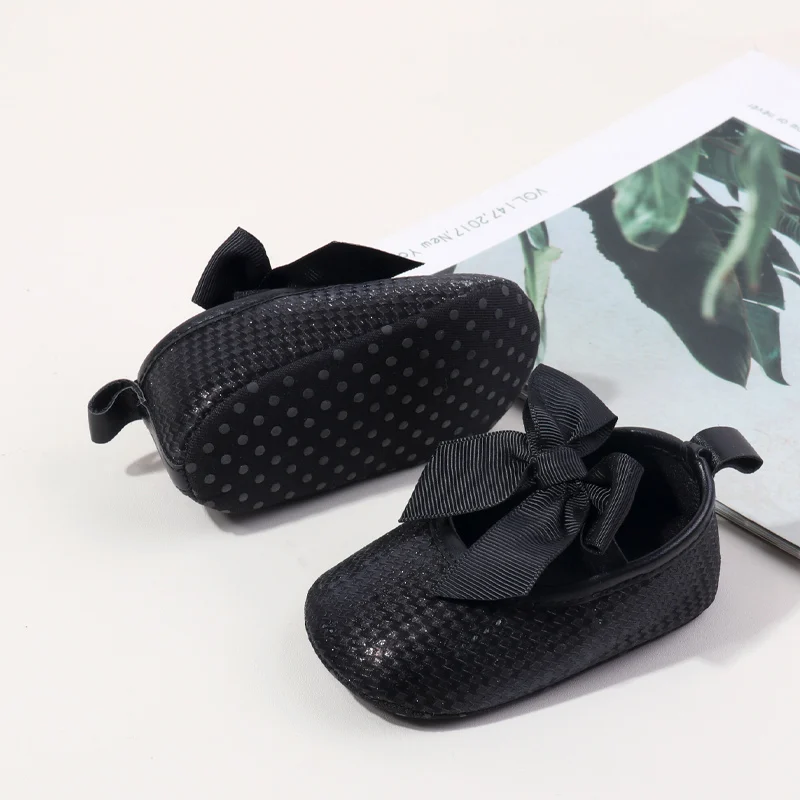 เทรนด์แฟชั่นฤดูใบไม้ผลิและฤดูใบไม้ร่วง รองเท้าเด็กประดับเพชรระยิบระยับ พื้นรองเท้านุ่มกันลื่น รองเท้าเจ้าหญิงสำหรับเด็กผู้หญิงอายุ 0-18 เดือน