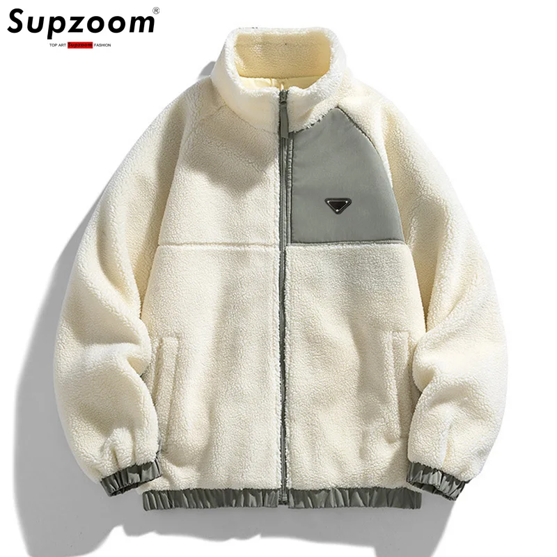 

Supzoom 2025 Новое поступление, модная лоскутная мужская повседневная короткая куртка с воротником-стойкой, хлопковая теплая короткая куртка из овечьей шерсти на молнии с треугольным логотипом