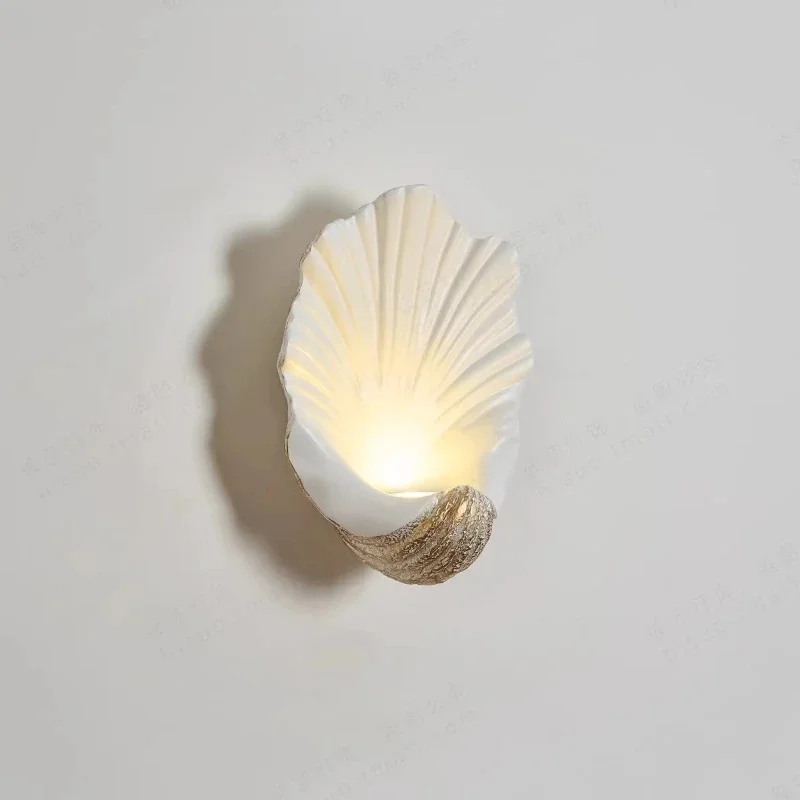 Shell Shape LED Wall Sconce Resin Seashell Wall Lamp Creative Decorative Light for Bedroom Bathroom Corridor Home Decor
