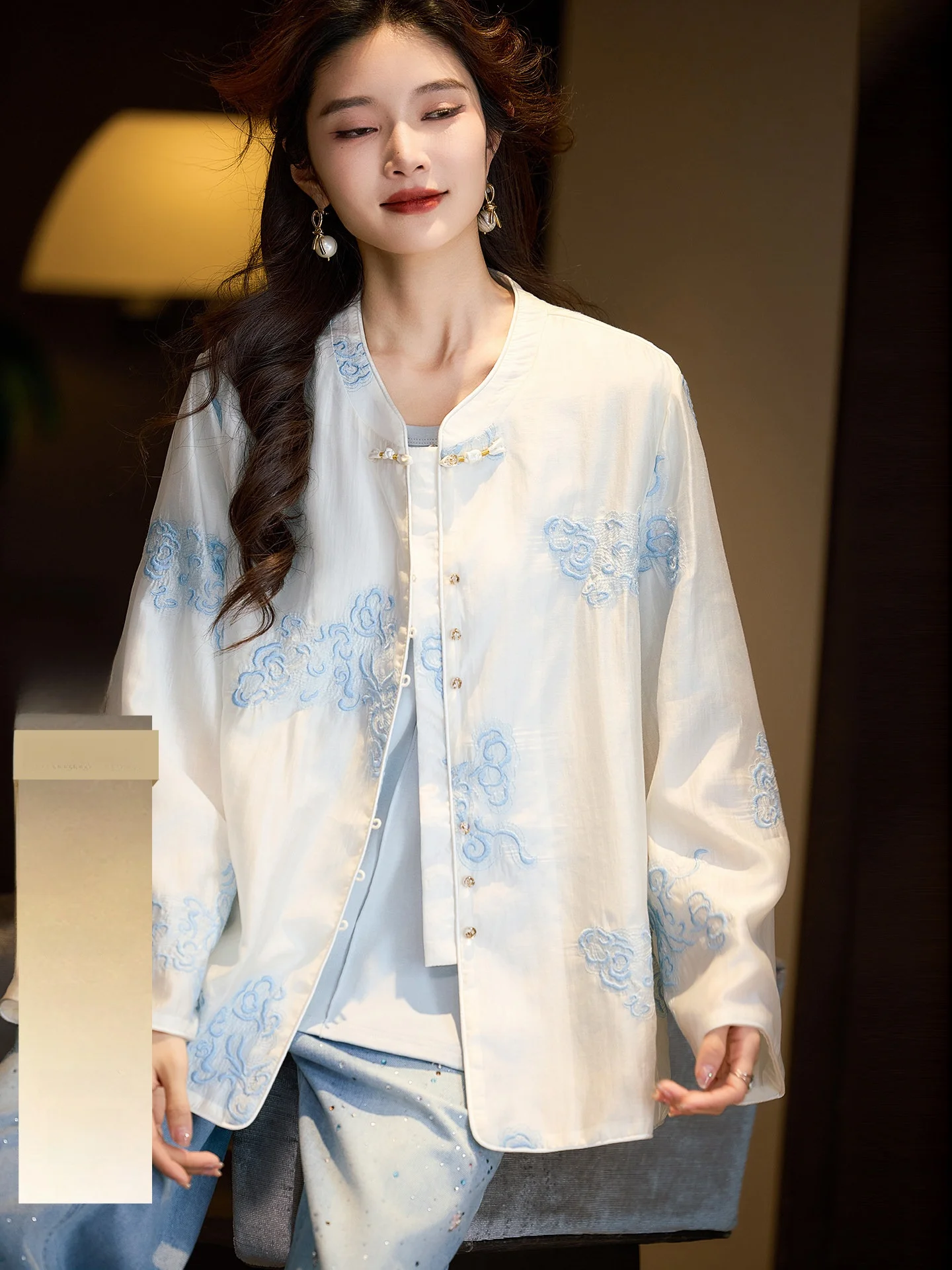 

Элегантная женская рубашка с длинным рукавом и вышивкой, больших размеров, весенняя верхняя одежда, повседневная, дышащая, в китайском стиле, на пуговицах