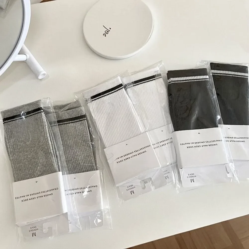 ถุงเท้าโยคะ 2025 สำหรับผู้หญิง ถุงเท้ากีฬา ถุงเท้าลำลอง ถุงเท้าผ้าฝ้าย ถุงเท้ากีฬาตามฤดูกาล แบบยูนิเซ็กซ์ สีดำและสีขาว ถุงเท้ายาว อุปกรณ์เสริม