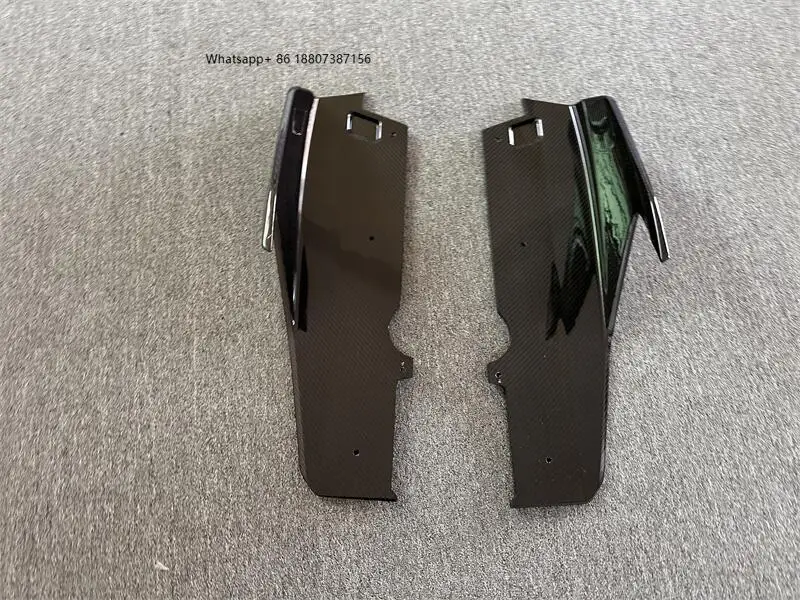 

Декоративные накладки на пороги Vorstein Style из сухого карбона для Lamborghini Huracan STO 2021-2024 годов