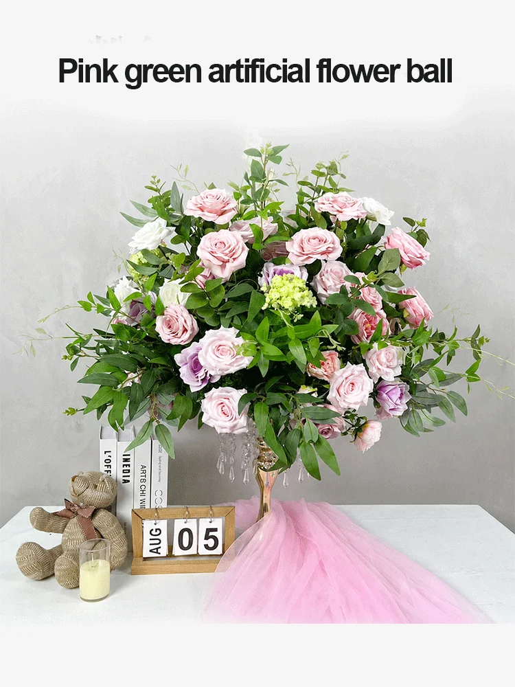Luxuriöse künstliche rosa Rosen- und grüne Pflanzen-Blumenkugel als Tischdekoration für Hochzeiten und Events, als Wegleiter und Requisiten für Blumenarrangements. – Detail 1
