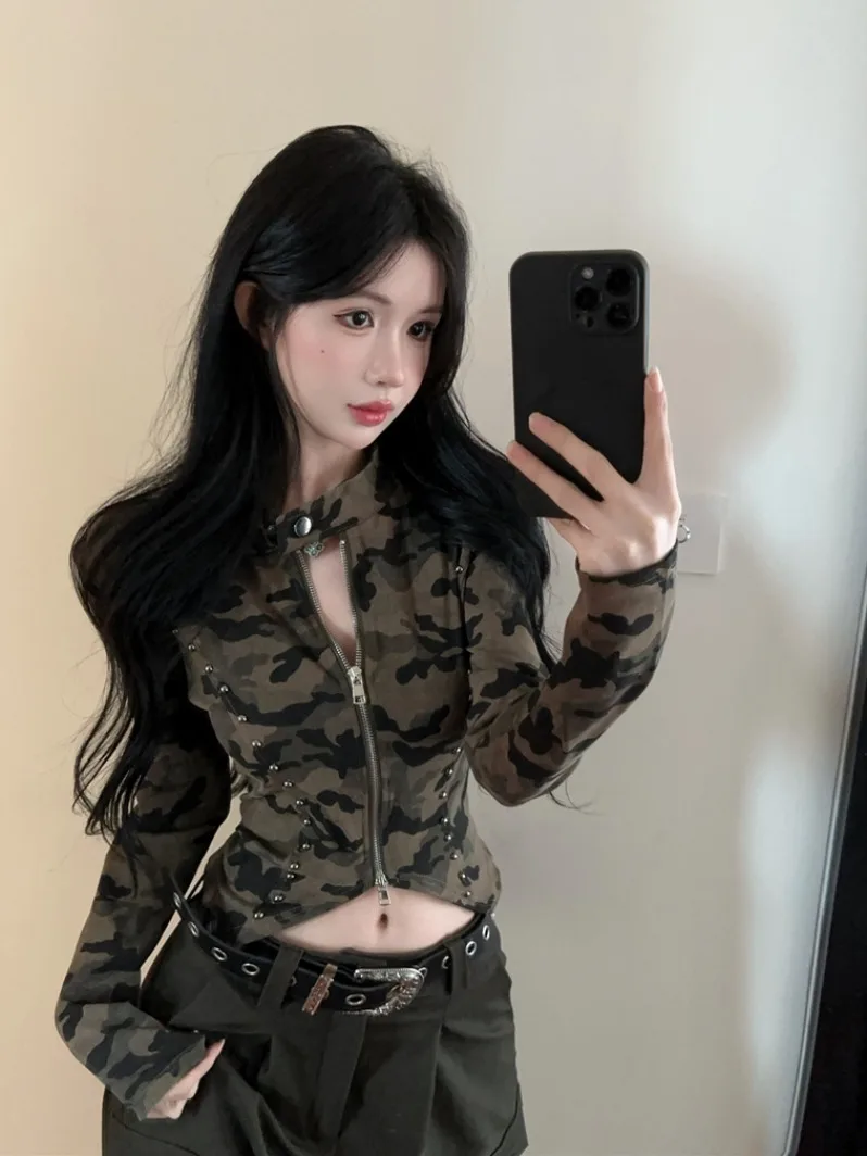 

Ретро-американская футболка с длинным рукавом в стиле Hot Girl, камуфляжная, женская, весна-лето, облегающая, базовая, с заклепками
